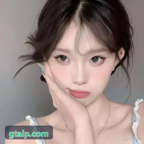 三口之家主卧定制衣柜转角挂区完成后的收纳